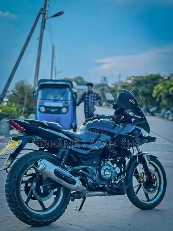 Bajaj Pulsar 220F 2012
