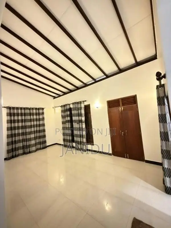 2 Story House For Sale in Oruwala