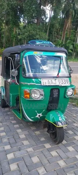 Bajaj RE 205 2013