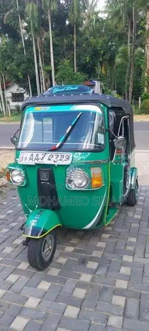 Bajaj RE 205 2013