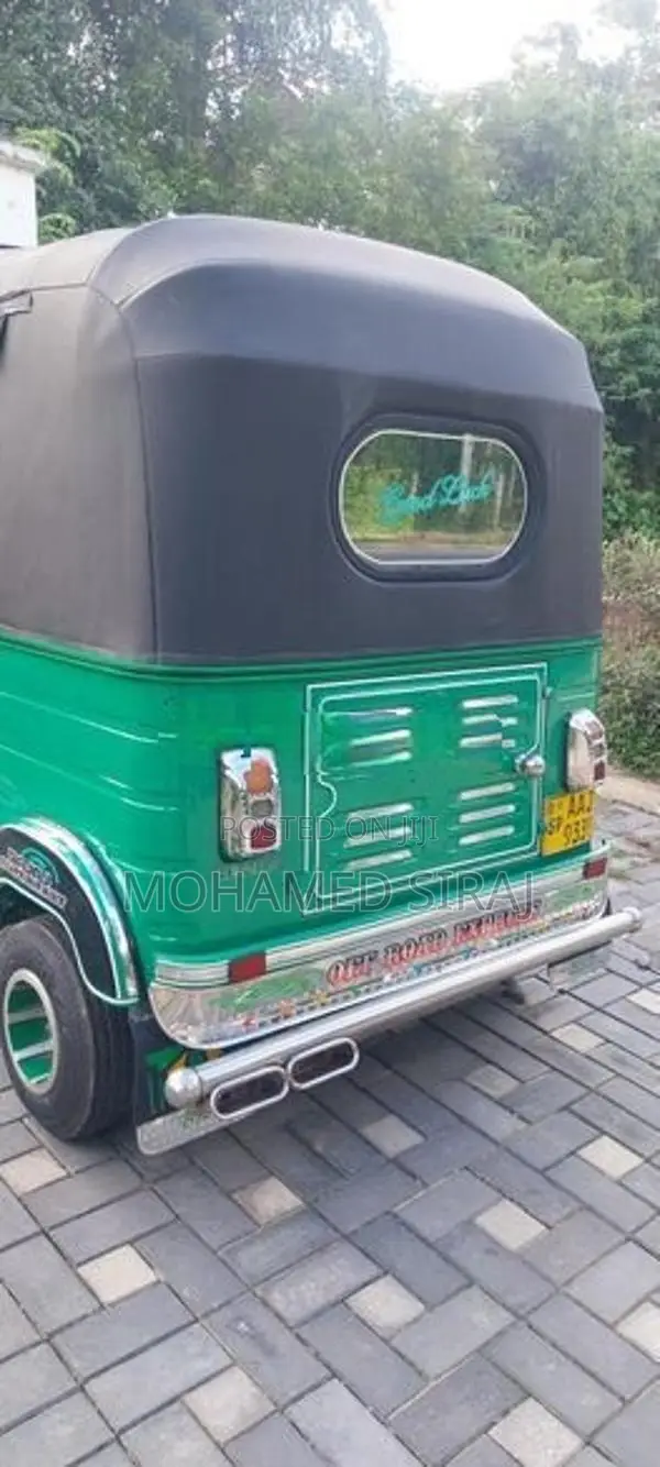 Bajaj RE 205 2013