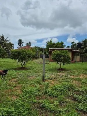 திருநெல்வேலி பலாலி வீதியில் 8.5 பரப்பு சிறந்த சதுரக் காணி விற்பனைக்கு
