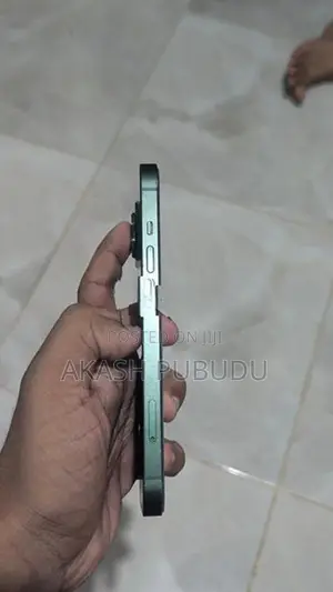 Apple iPhone 13 (Used)