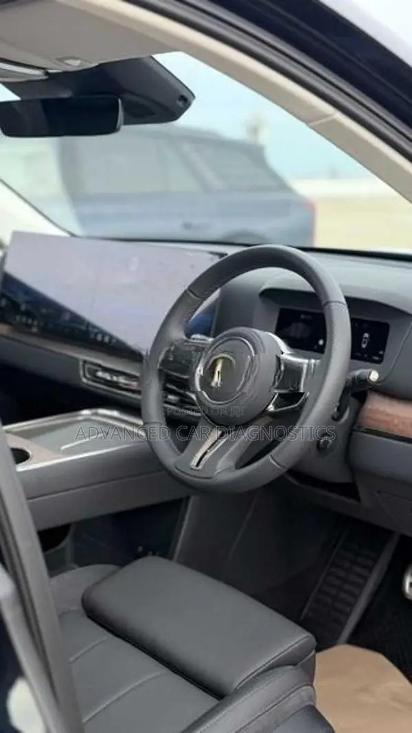 Cadillac HONGQI R ROYCE E HS9 2026