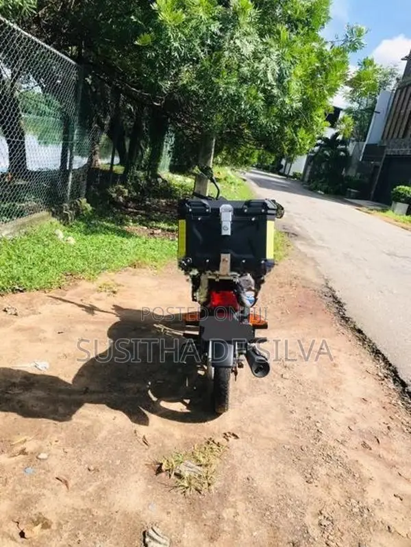 Bajaj CT100 2025