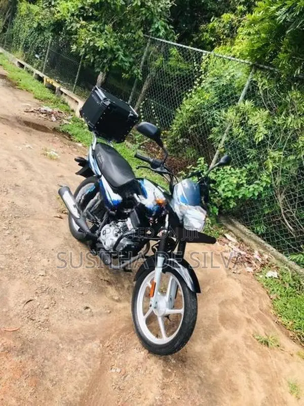Bajaj CT100 2025