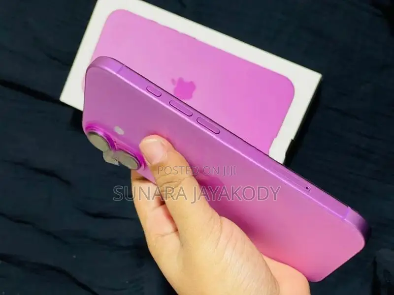 Apple iPhone 16 (Used)