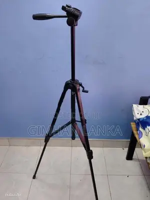 Canon eos2000D With Telephoto Lense