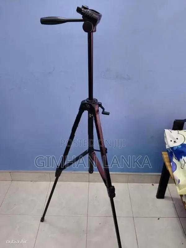 Canon eos2000D With Telephoto Lense