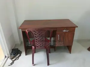 New 4*2 Ft Melamine Office Table with Plastic Chair