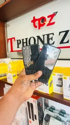 Apple iPhone SE 2 (Used)