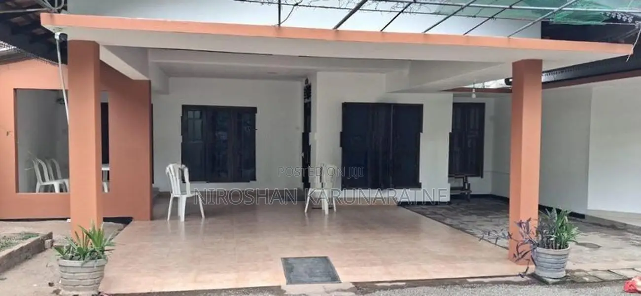 Single Storey House for Sale in Ekala