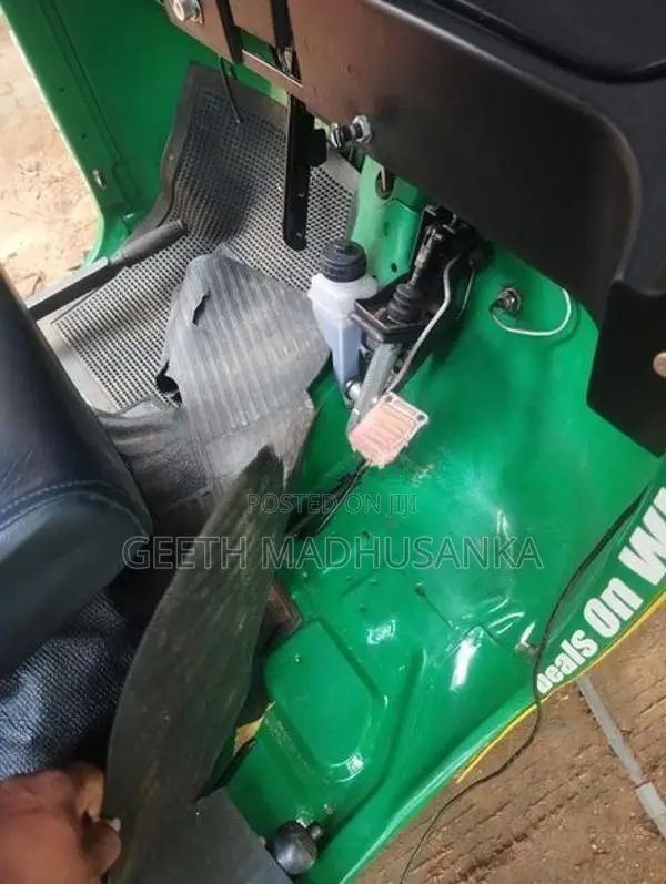 Bajaj RE 2011