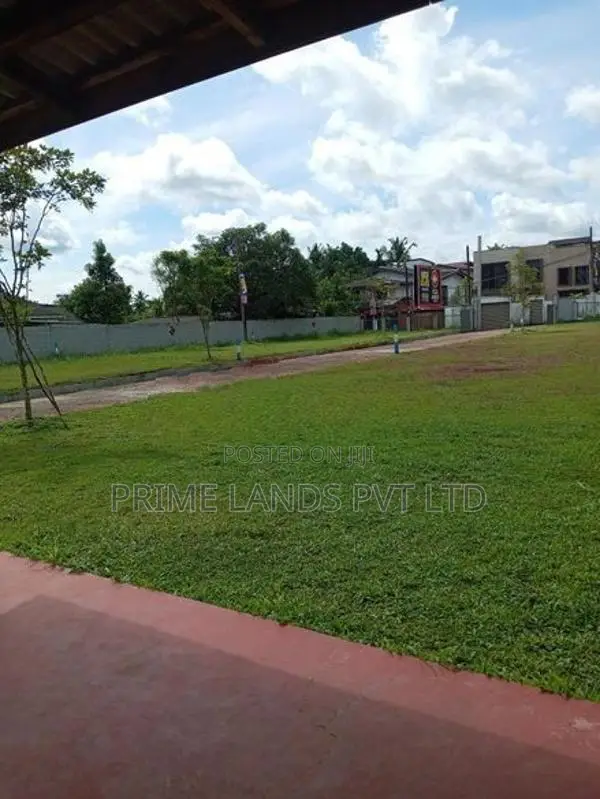 High Level Road Lands In Homagama