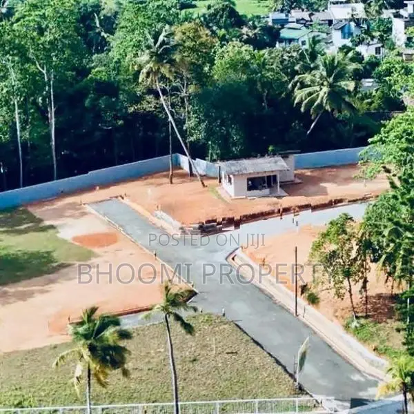 ගාල්ල කරාපිටිය බිම්කොටස්