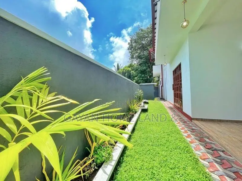 කුඹුරකට මුහුණලා පිහිටි අලුත්ම දෙමහල් ලස්සන නිවසක් විකිණීමට පිලියන්දල