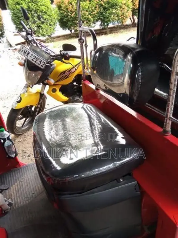 Bajaj RE 2016