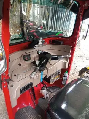 Bajaj RE 2016