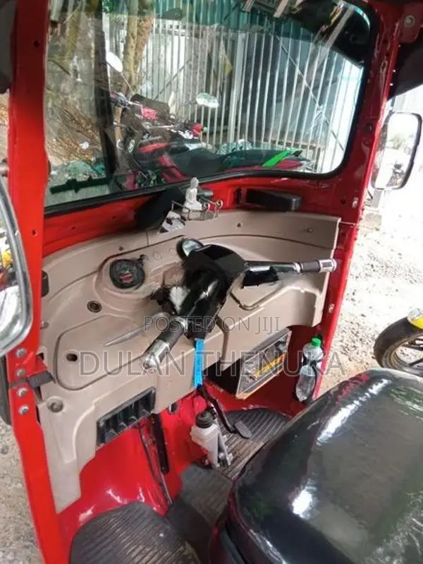 Bajaj RE 2016
