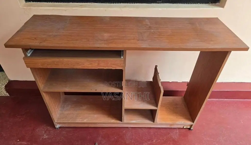 Piyestra Used Melamine Computer Table