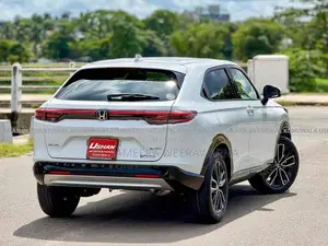 Honda Vezel premium z 2026