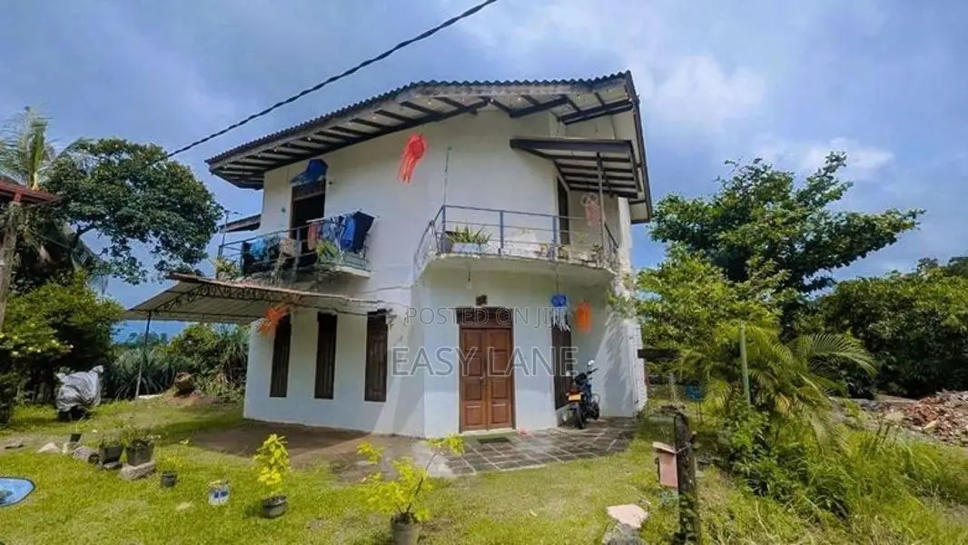 කඩුවෙල Highway පිවිසුමට ලගින්ම දෙමහල් නිවස In Kaduwela