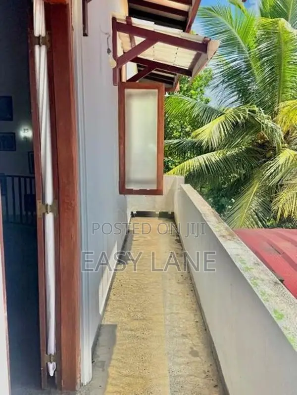 කහතුඩුව ගෝනපොලින්අංගසම්පූර්ණ දෙමහල් නිවසක් විකිණීමට