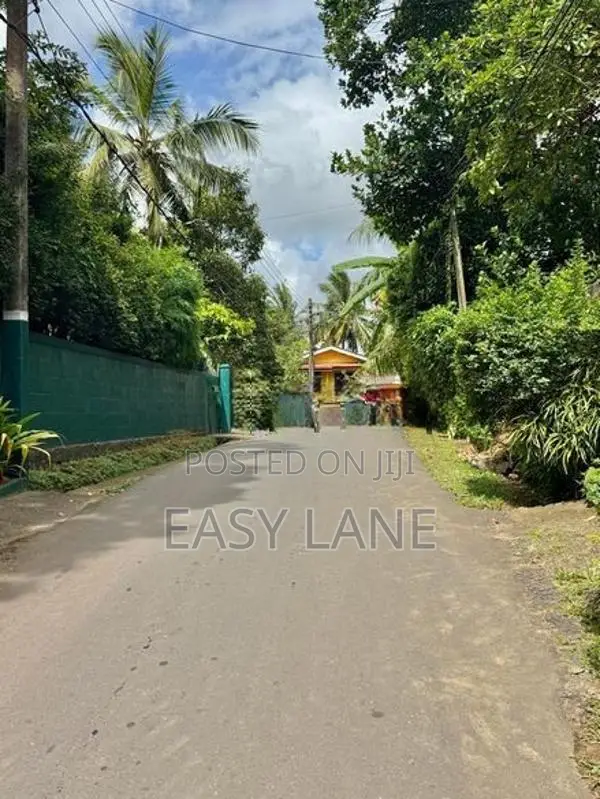 ගොඩගම නගරයට ඇවිද යන දුරින් පර්චස් 7 බැගින් වූ ඉඩම් කොටස් 3 ක්.