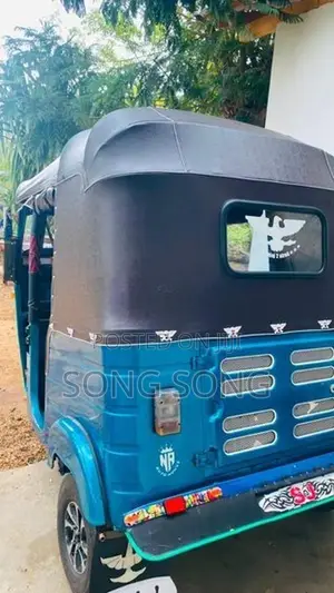 Bajaj RE 2000