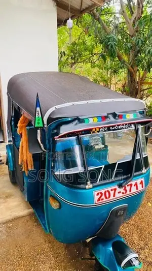 Bajaj RE 2000