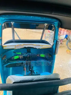 Bajaj RE 2000
