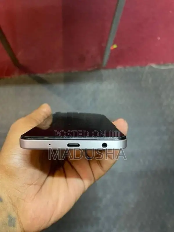 Vivo Y04 256GB (Used)