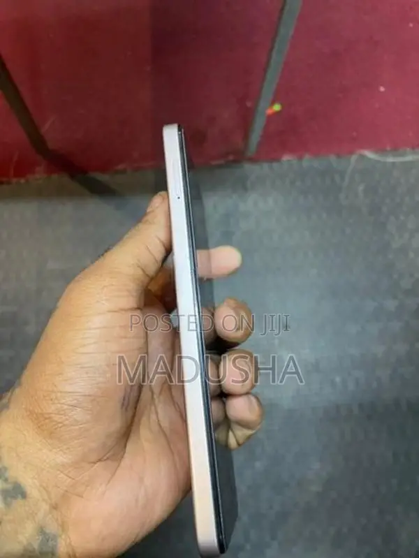 Vivo Y04 256GB (Used)