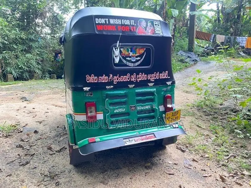 Bajaj RE 2017