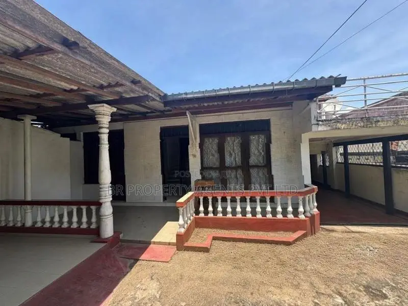 Land with Old House for Sale in Pitakotte, Kotte