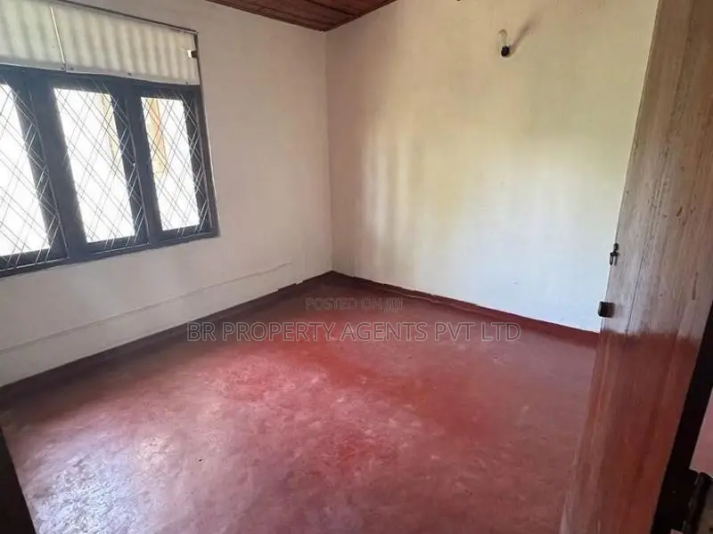 Land with Old House for Sale in Pitakotte, Kotte