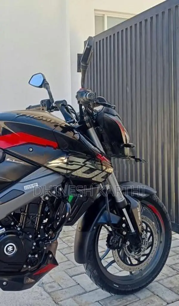 Bajaj Pulsar NS200 2025