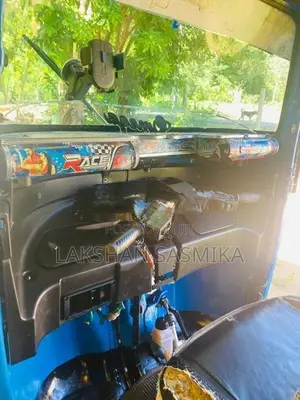 Bajaj RE 2015
