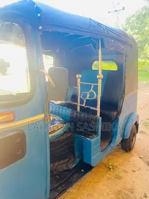 Bajaj RE 2015