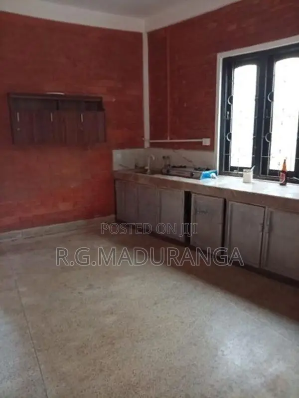 Fully Furnished 3 BR Apartment IN Pannipitiya