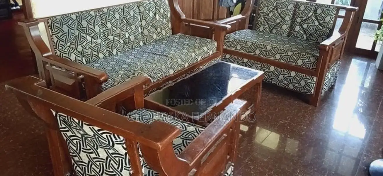 තේක්ක පුටු සෙටිය