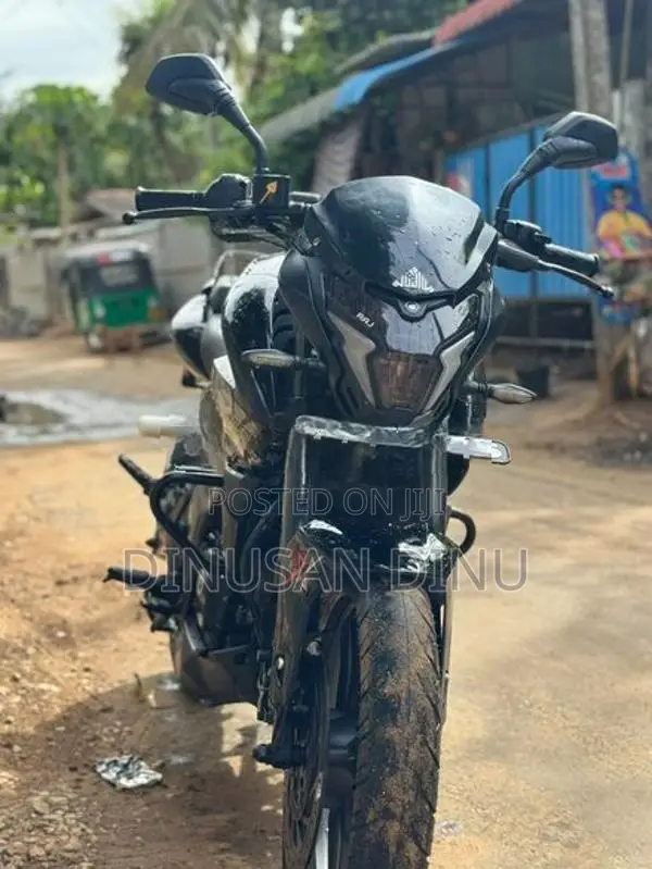 Bajaj Pulsar NS200 2025