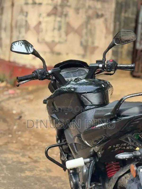 Bajaj Pulsar NS200 2025