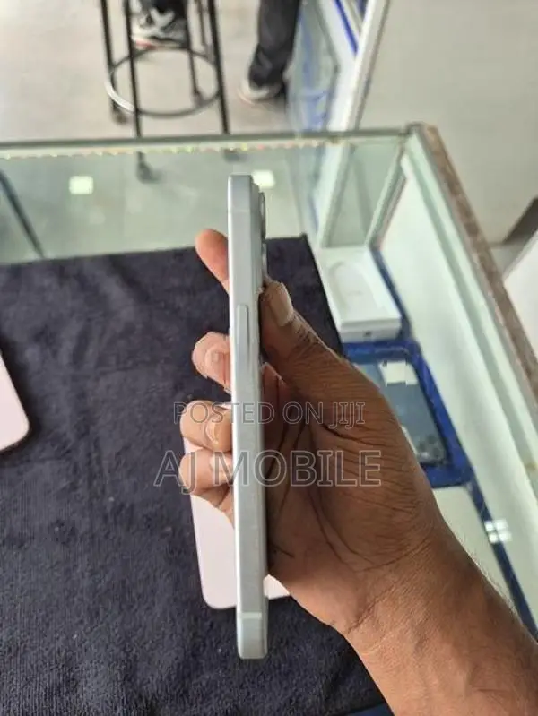 Apple iPhone 15 (Used)