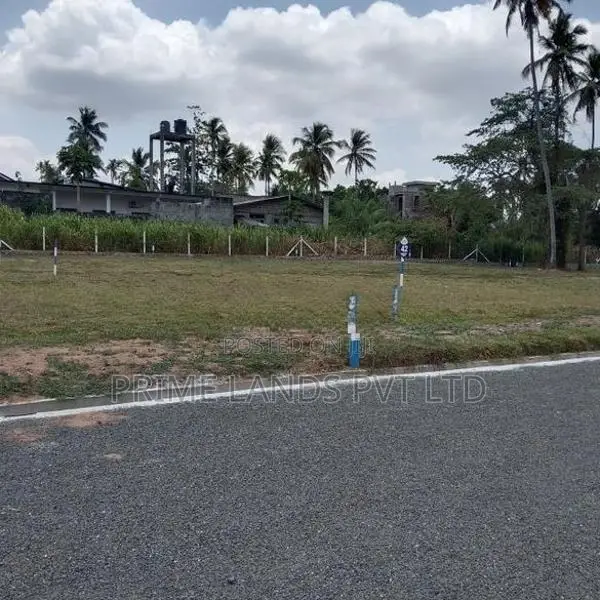 පැල්ලන්දෙණිය හන්දියෙන් බස් පාරෙන් පදිංචියට ඉඩමක්