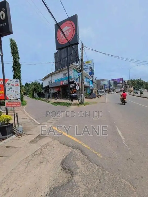 නිට්ටඹුව Pizzahut/Thilakawardhana Textile 400m දුරින් බිම් කොටසක්