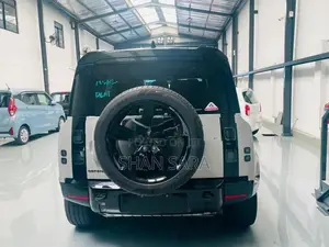 Land Rover Defender 110 X Dynamic SE 2025