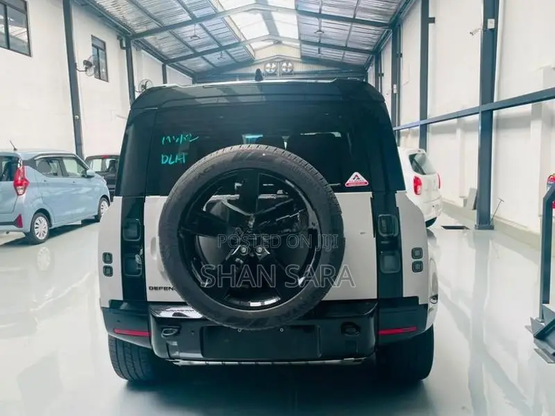 Land Rover Defender 110 X Dynamic SE 2025
