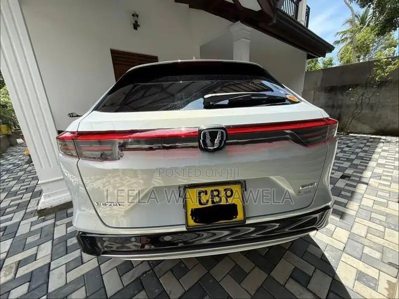 Honda Vezel Z play 2025