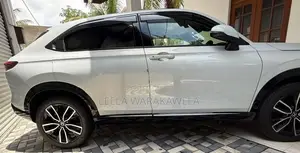 Honda Vezel Z play 2025